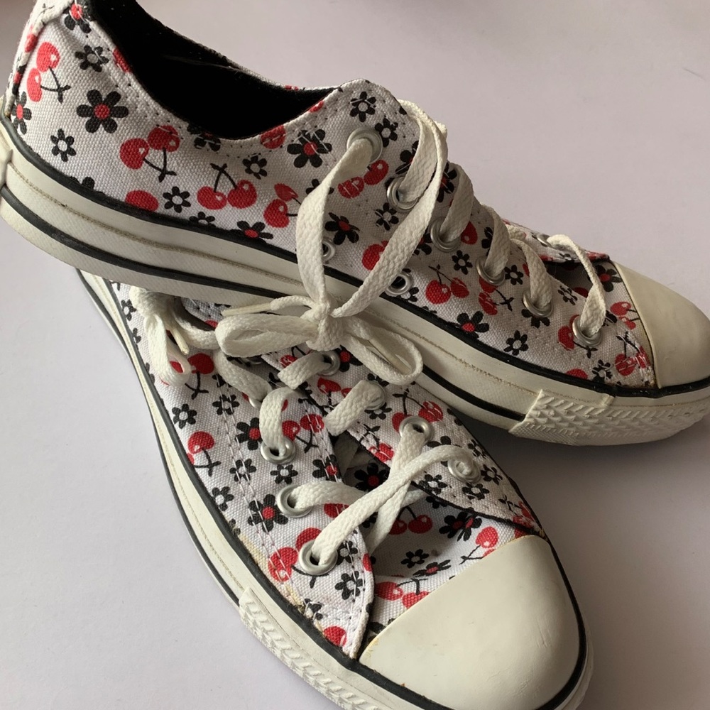 Women’s Converse All Stars Size 8 Cherries
